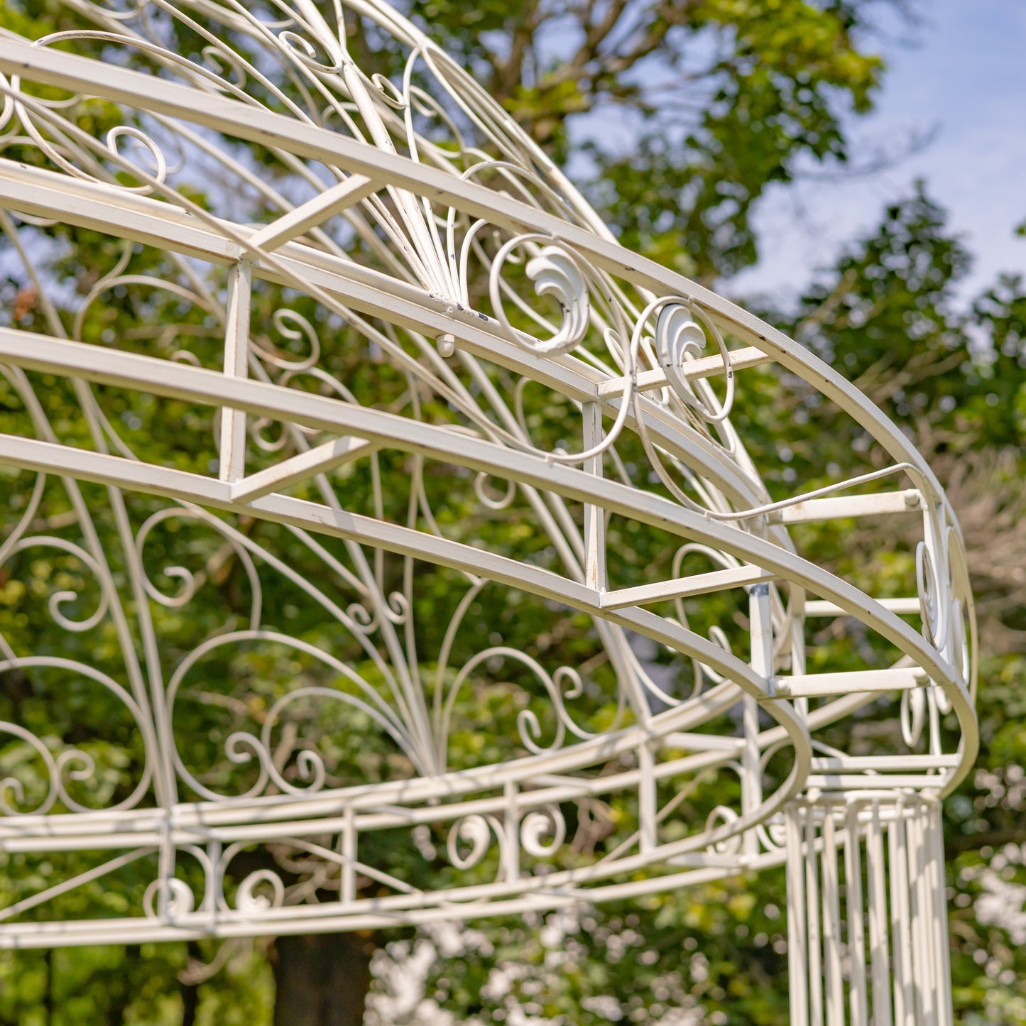 12.4 ft. Ornate Round Iron Garden Gazebo “Medellín 1972