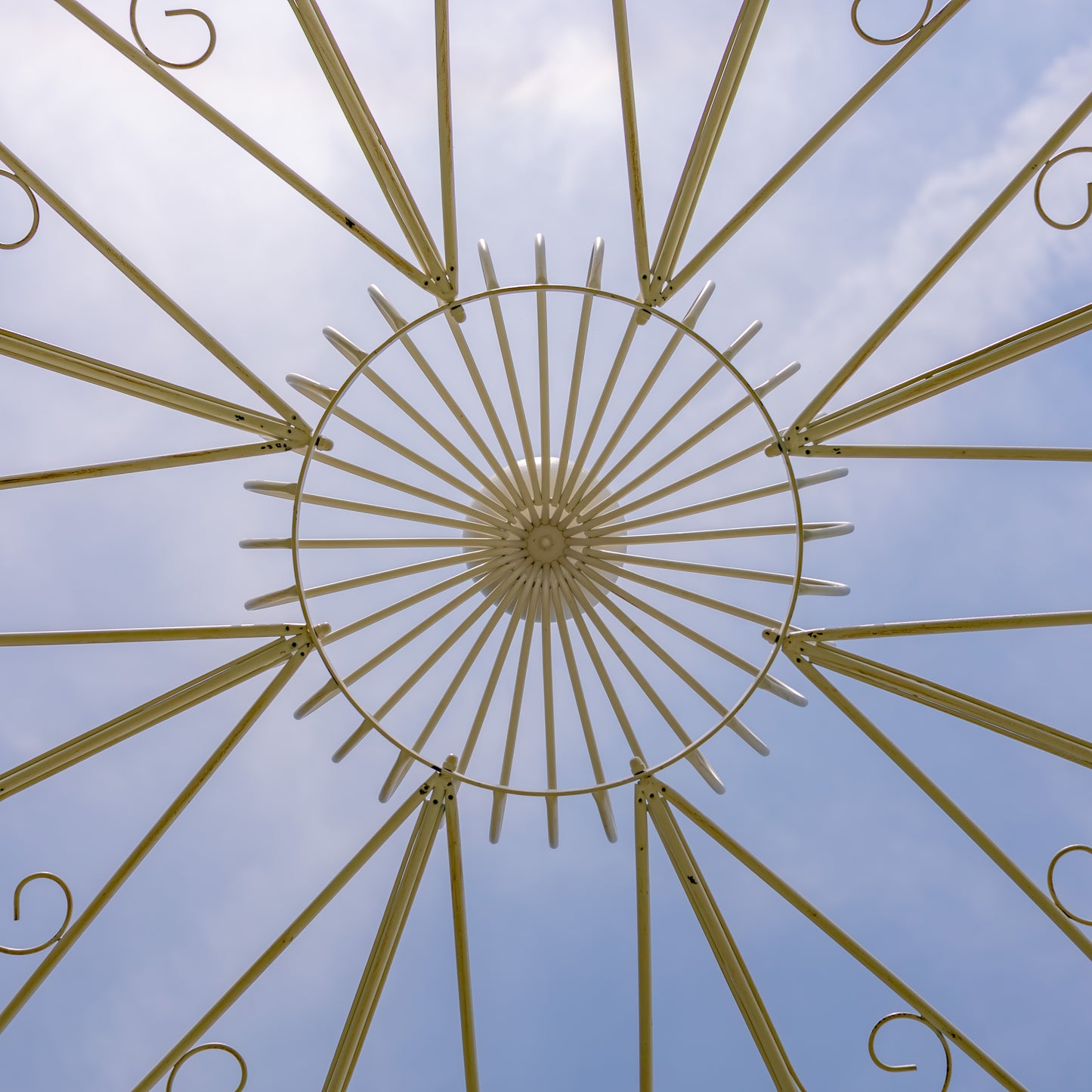 12.4 ft. Ornate Round Iron Garden Gazebo “Medellín 1972