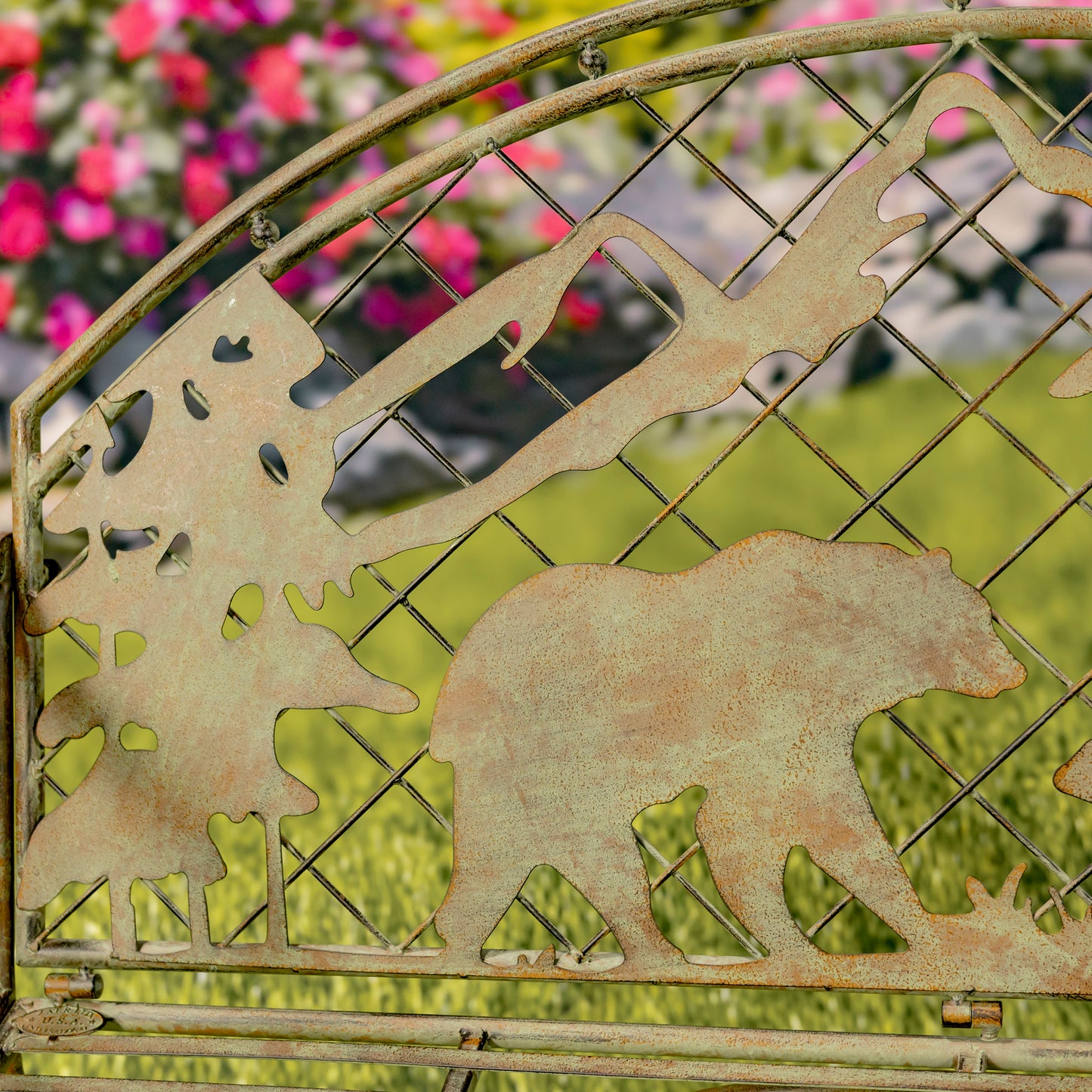 Round Top Iron Garden Bench with Grizzly Bear & Mountain Silhouette – “Yellowstone”