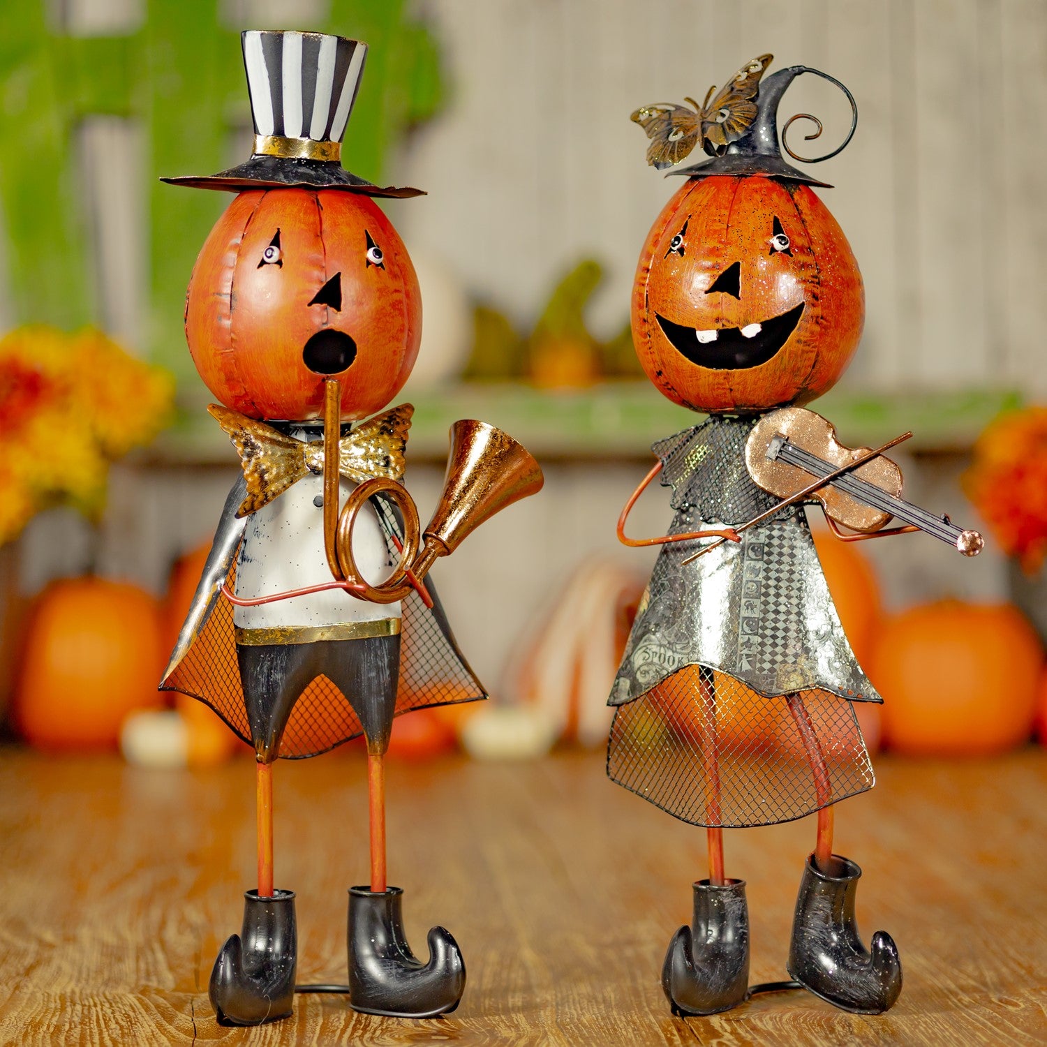 Set of 2 pumpkin people playing musical instruments